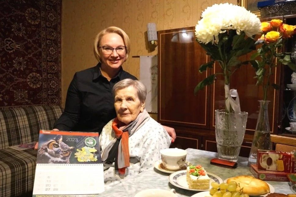 Росгвардейцы Архангельской области поздравили ветерана с 92-летием и наступающими праздниками